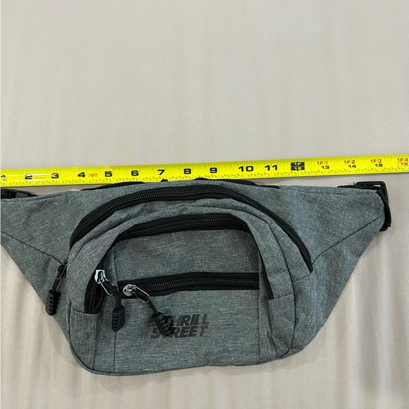 💥PRICE⬇️ 
NISSAN • Thrill Street Fanny Pack • Medium • Grey • - Picture 3 of 12